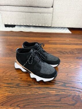 Sorel Black and Gray Chunky Lace-Up Ankle Boots